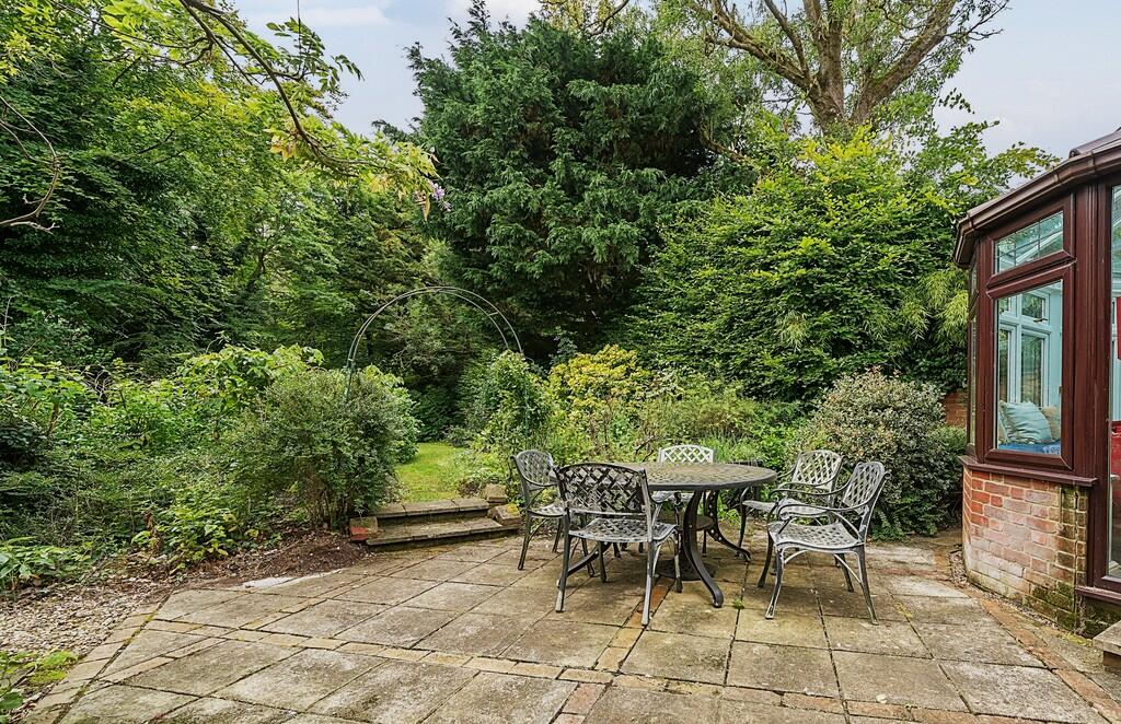 1162422 (11) crop...