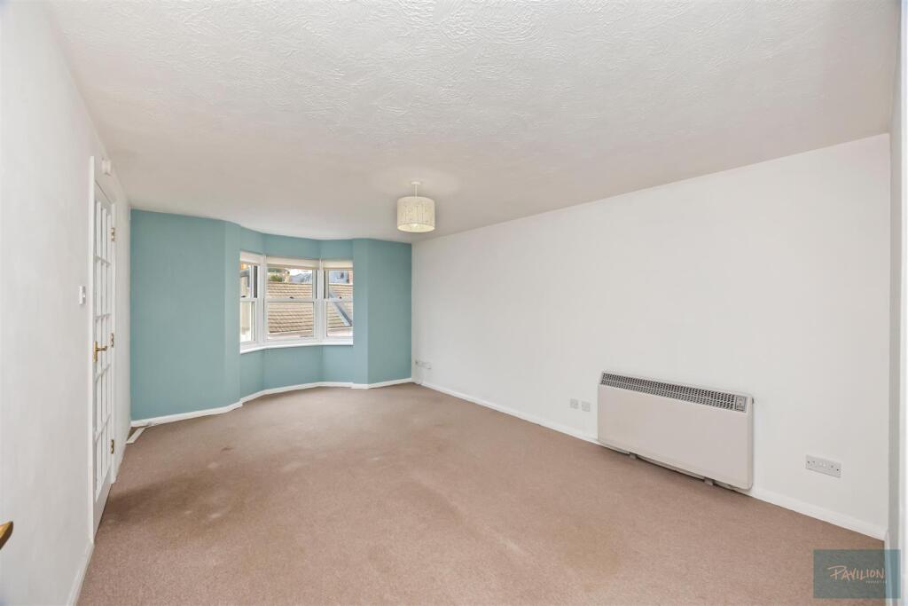 Park Crescent Place, Marlow Court 6_001.JPG