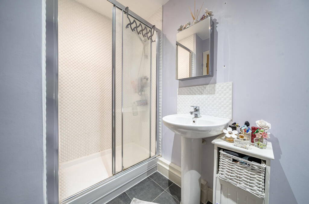 1362852-6-68dffc7...