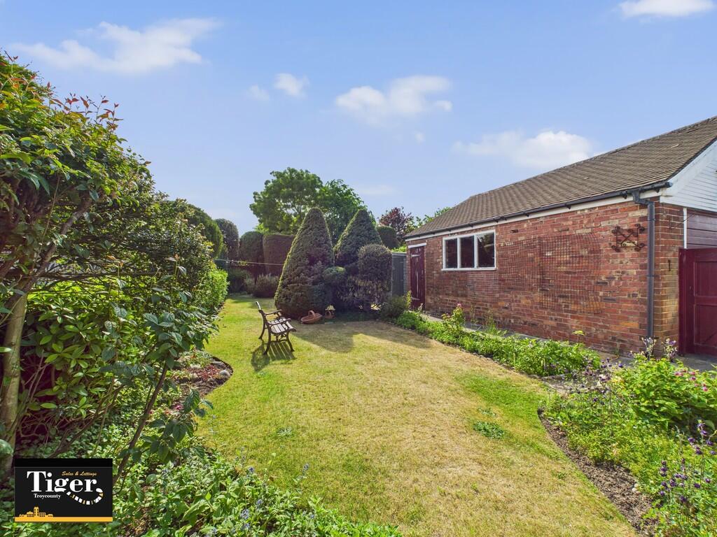 CAM02176G0-PR0585...