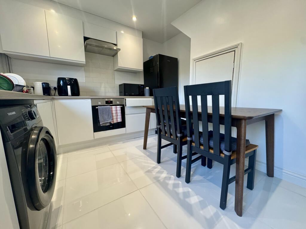 Kitchen/Dining Area