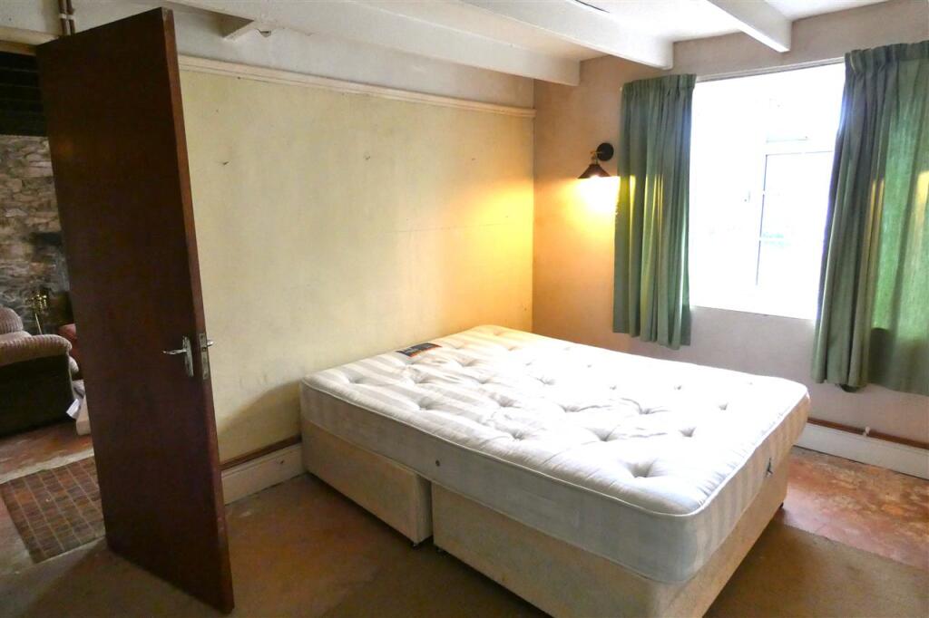 Bedroom / Study