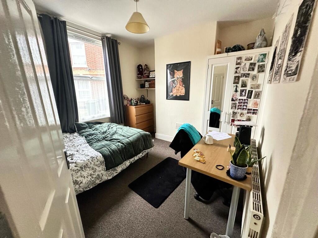 bedroom 14 old pa...