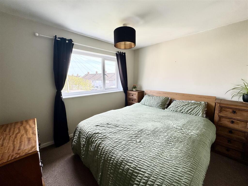 BEDROOM 2