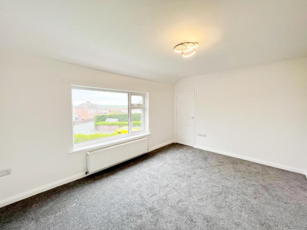 Bedroom 1 pic 2.jpg