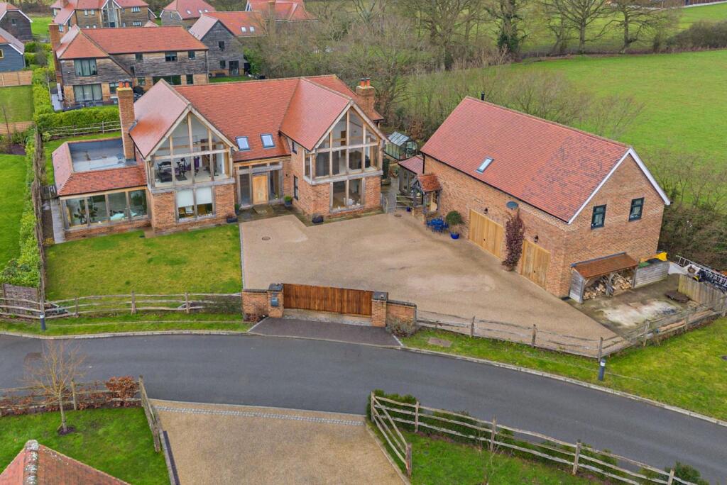 8634058-exterior17-V2-800 cropped.jpg