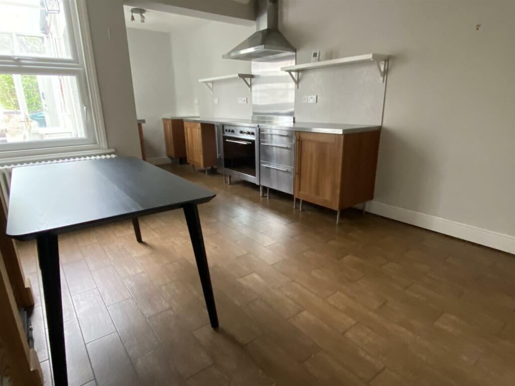 Dining kitchen