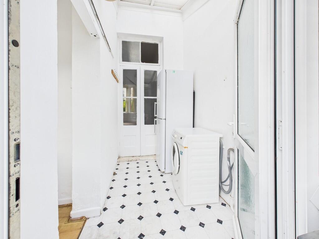 CAM03974G0-PR0204...