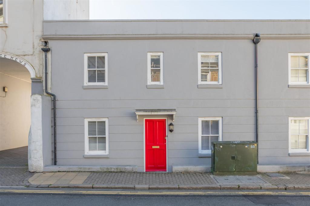 ST JOHNS MEWS.jpg