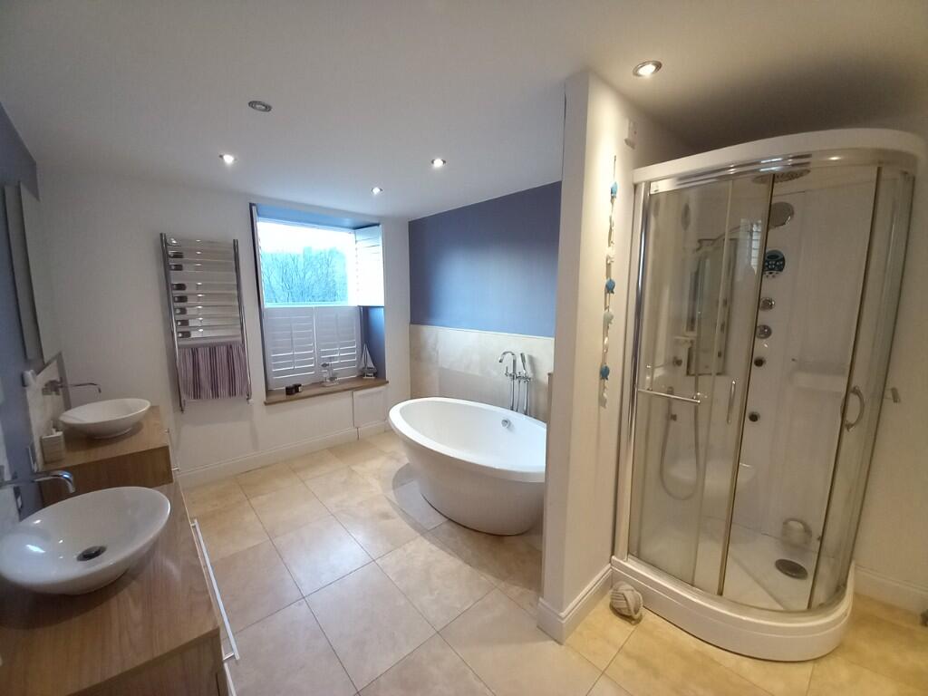 BATH/SHOWER ROOM