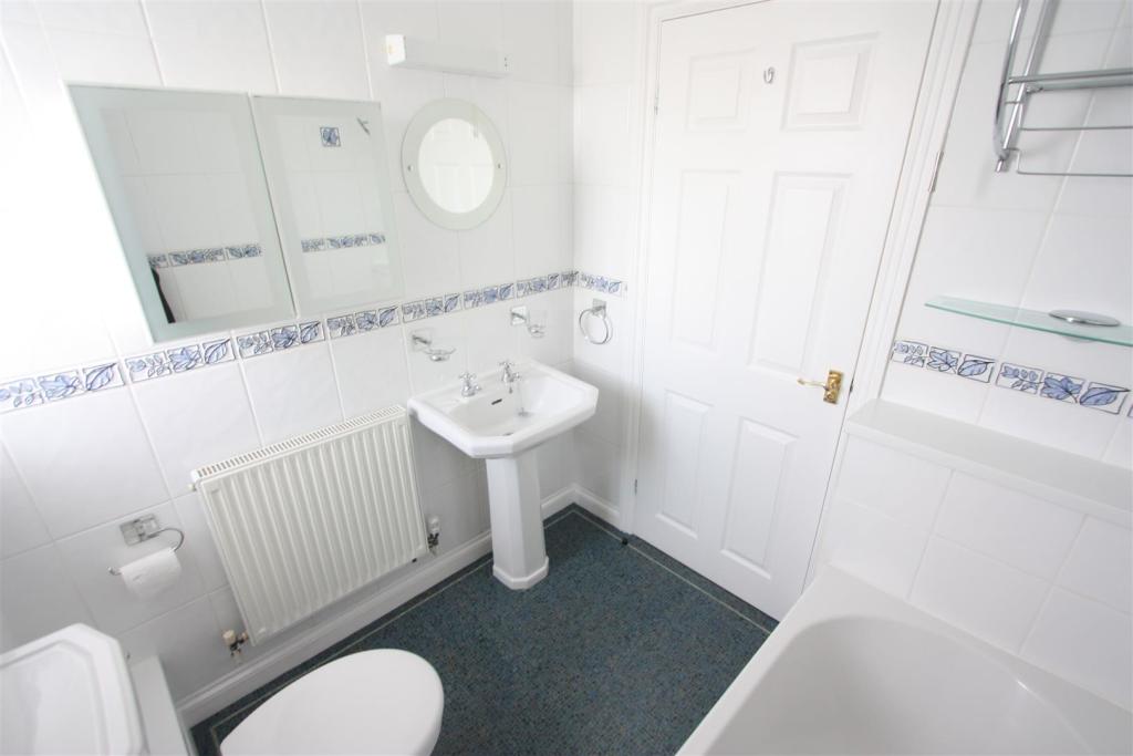 6 Smithfield Court Bathroom
