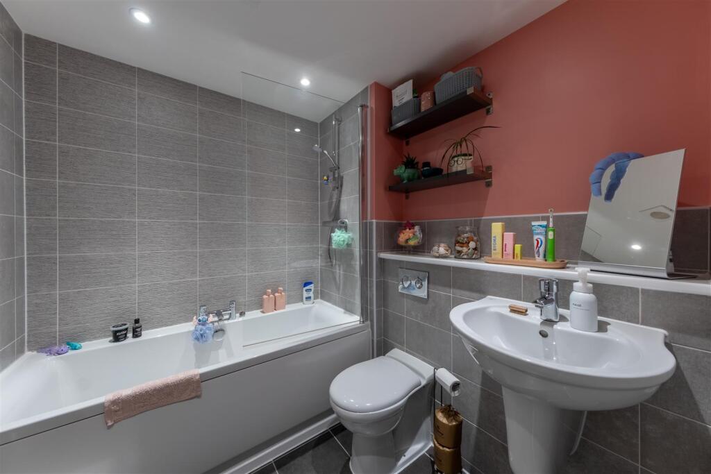 15 Wavell Way-025.jpg