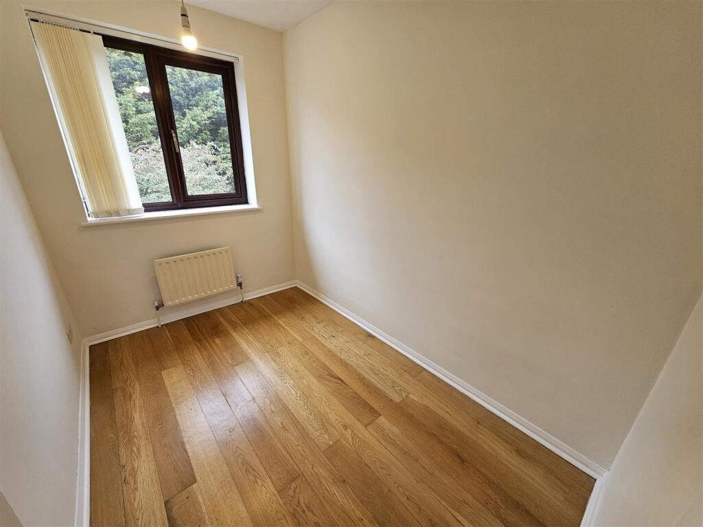 Bed3.jpg