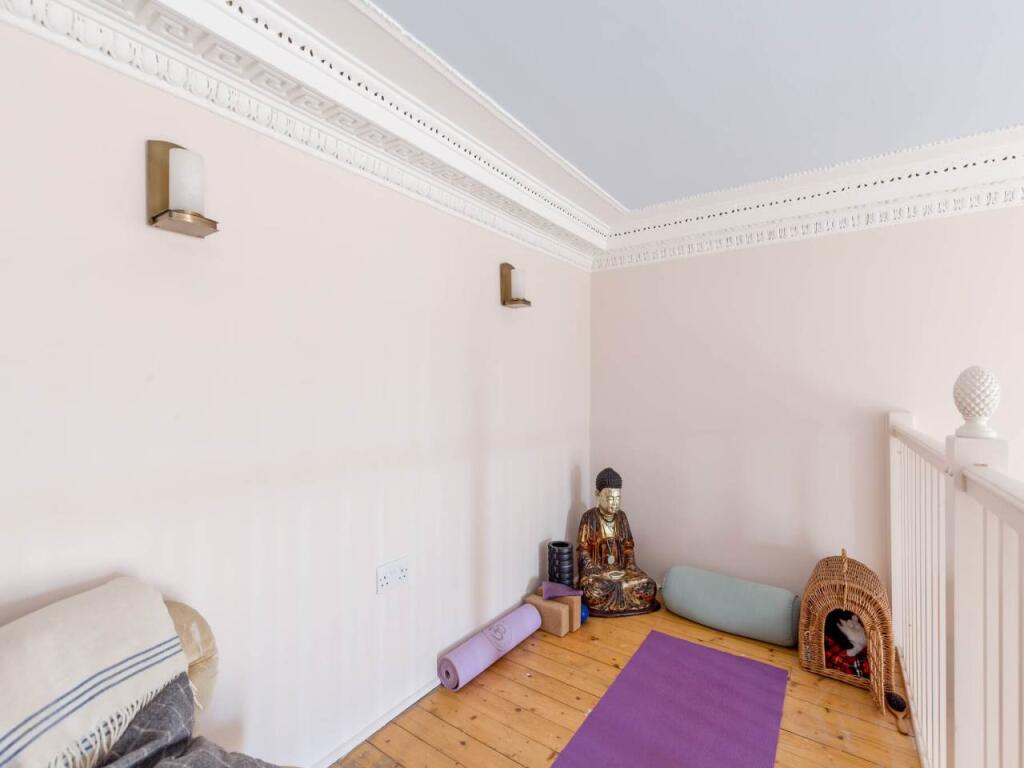 62660_Drummond_Place