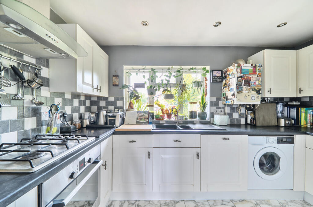 1304806-10-684aa1...