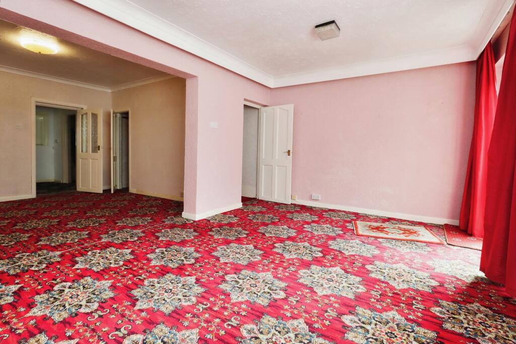 Living Room/ Dining