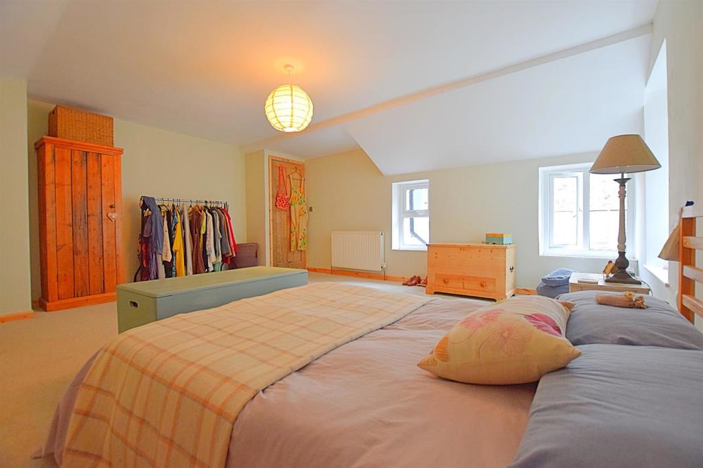 Bedroom One 1.jpg