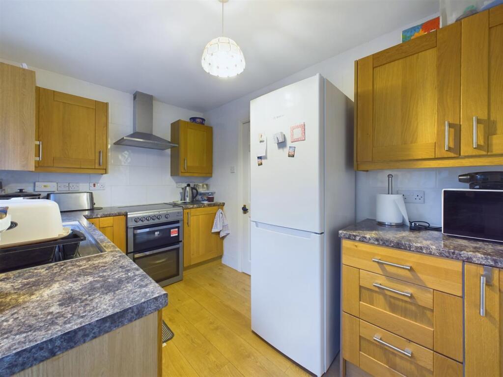 Kitchen: