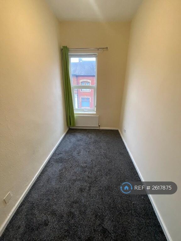 Large Single Bedroom 