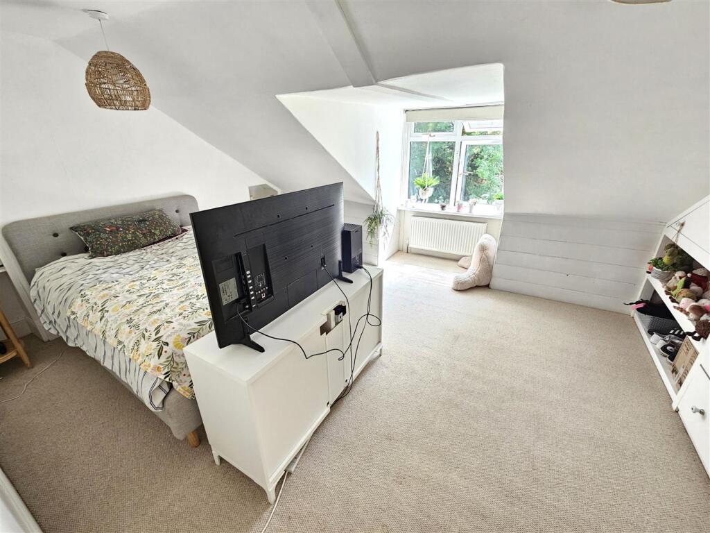 Bedroom 4 (2).jpg