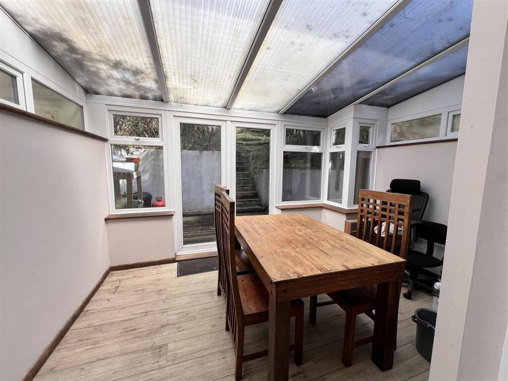 Dining Room: