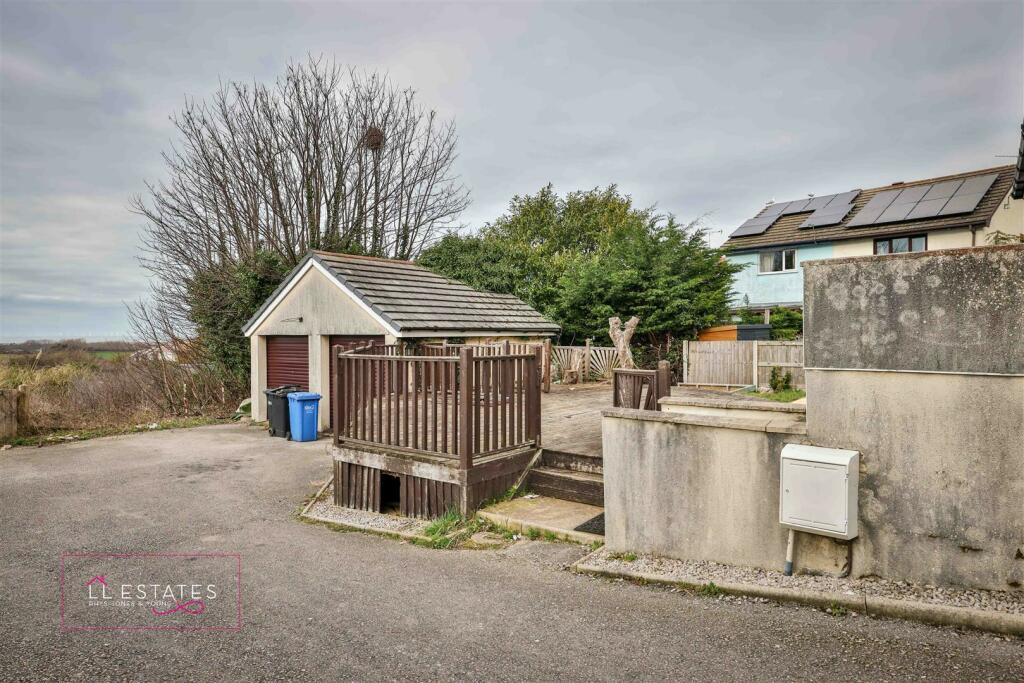 110 ffordd talargoch-52 parking.jpg