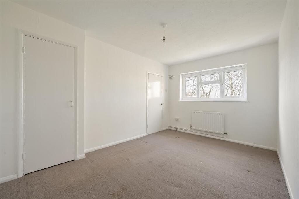 Forest View Road E12