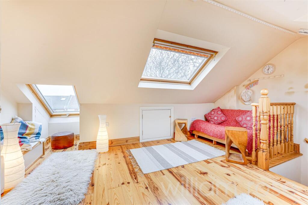 Top floor bedroom2.jpg