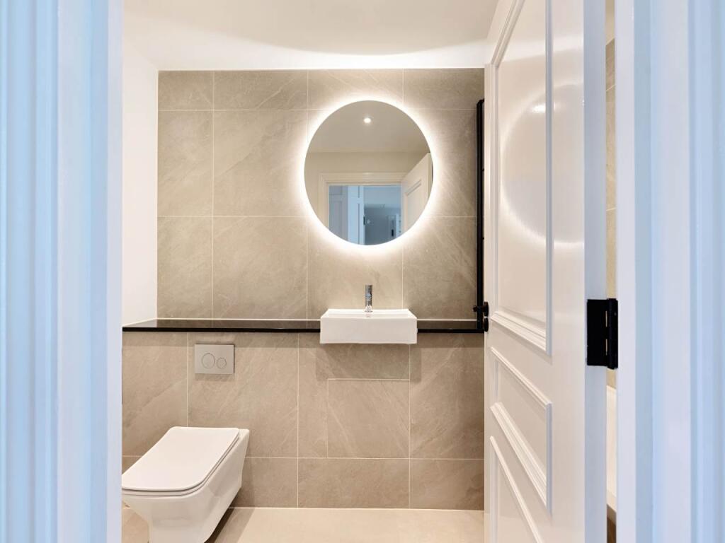 flat 11 bathroom 4