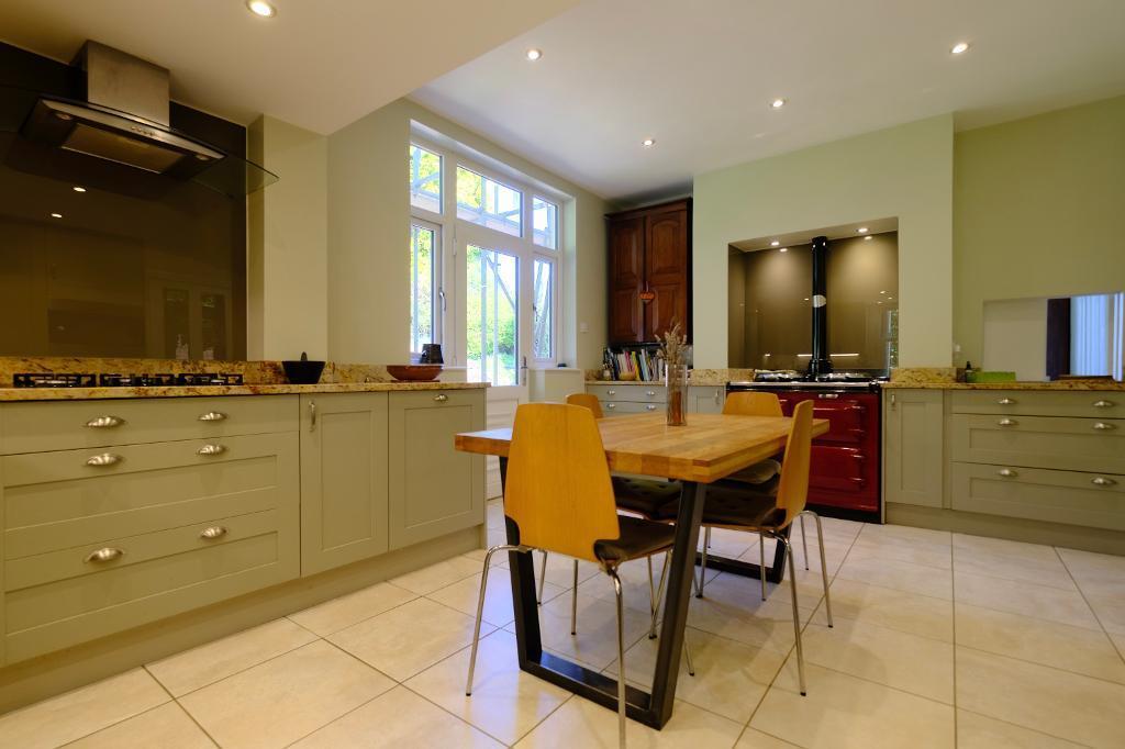 Modern welcoming kitchen