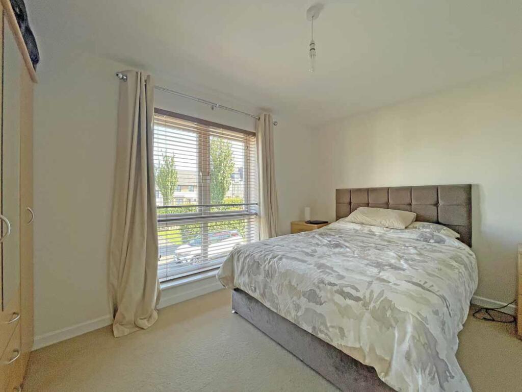 Cobham Close 49 - Bed 1...jpg