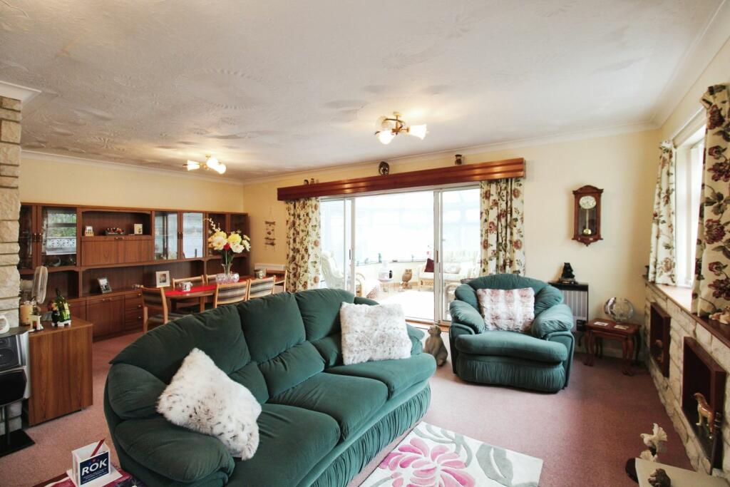 SITTING/ DINING ROOM
