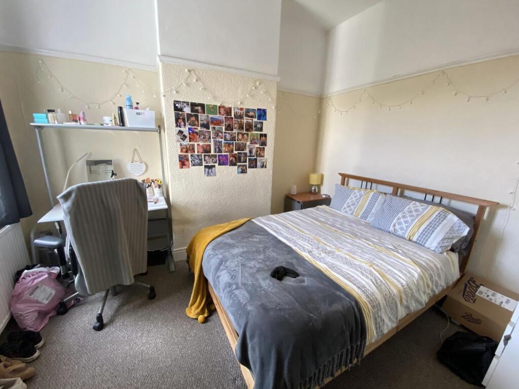 102dr.bed 2.jpg