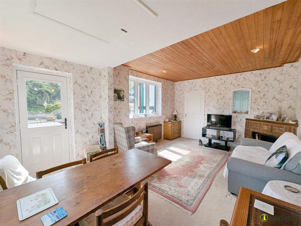 Sitting/Dining Room
