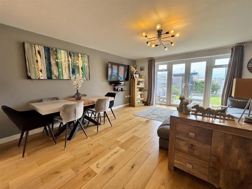 Lounge / Dining Room