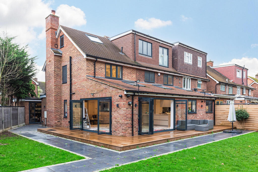 Lynton Close, Isleworth, TW7