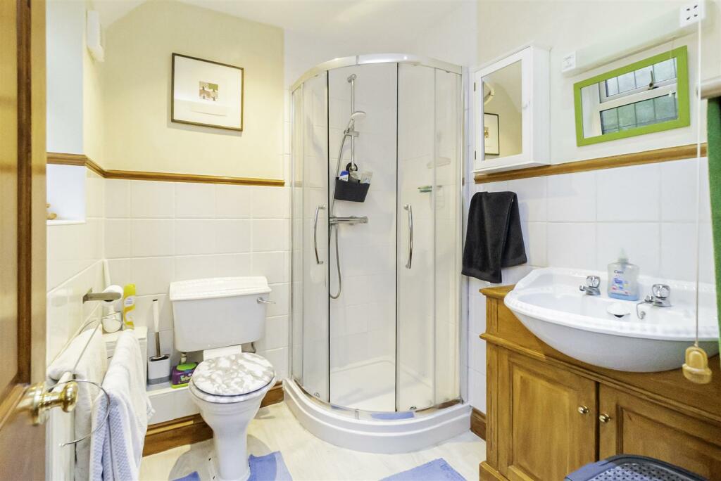 En-suite to Master Bedroom