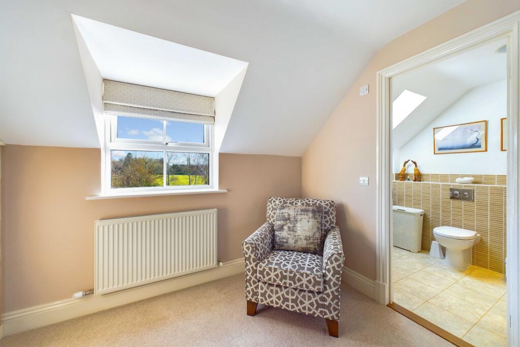 CAM03162G0-PR0214-STILL034