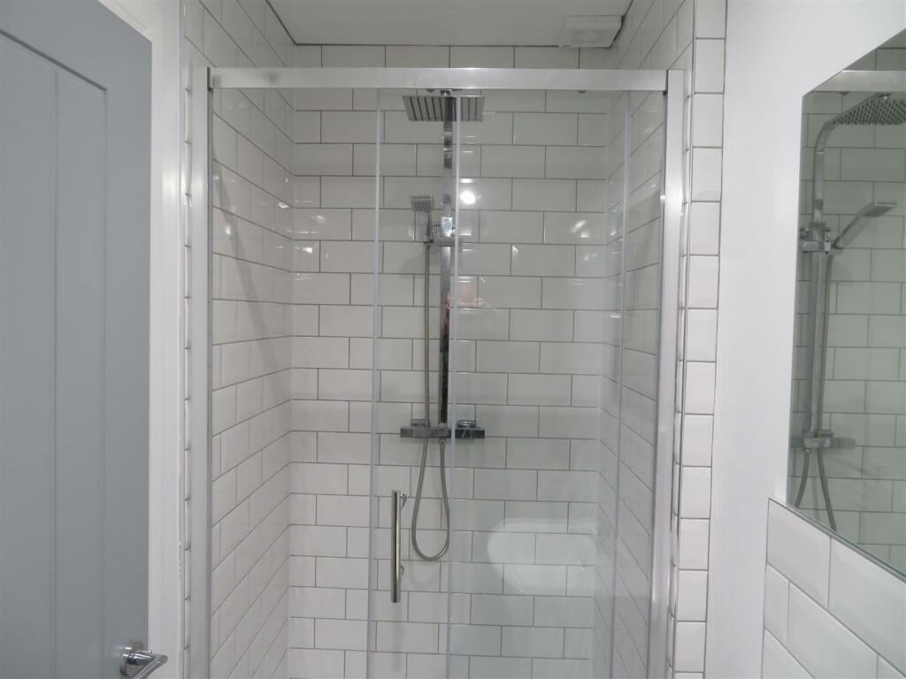 59 Manners Ensuite 8.JPG