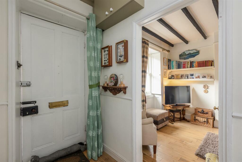 Undercliffe 23 Hallway.jpg