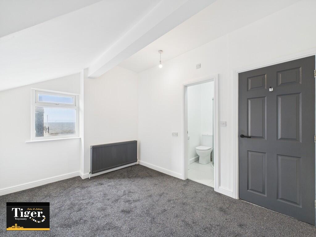 CAM02176G0-PR0498...