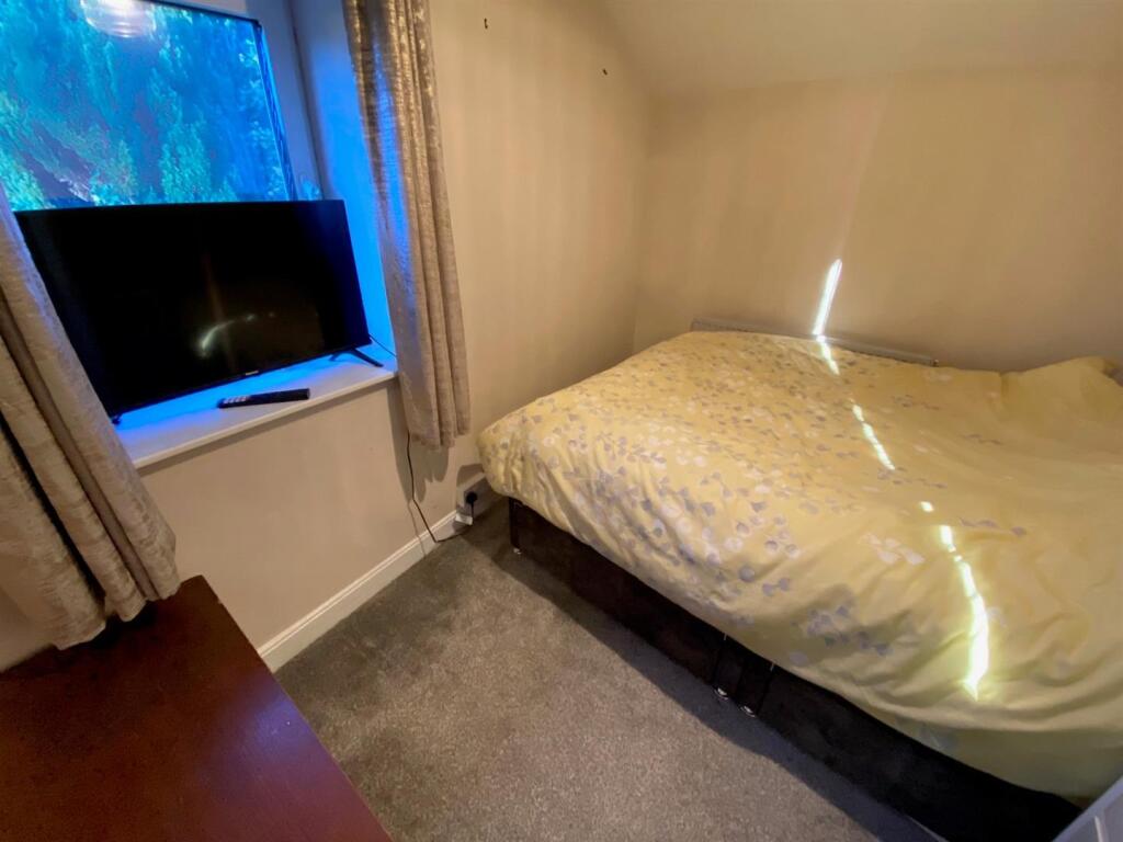 bed 2.jpg
