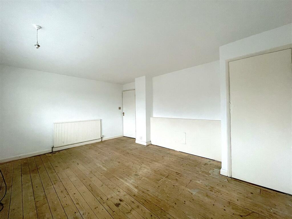 Bedroom One (3).jpeg