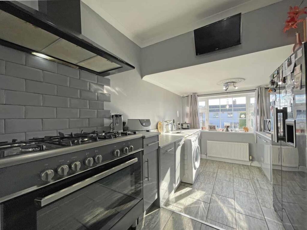 Drax Gardens 23 Kitchen 5.jpg