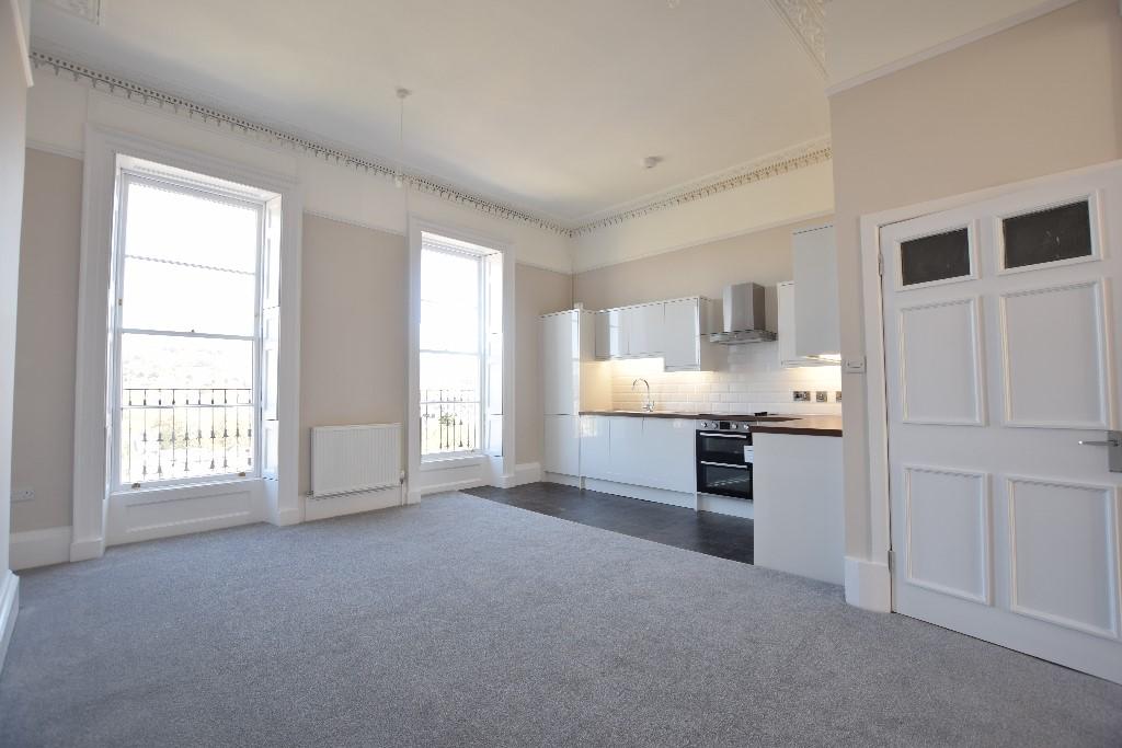 Lounge &amp; Kitchen