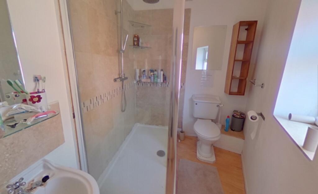 A fresh and modern bathroom suite featuring a l...