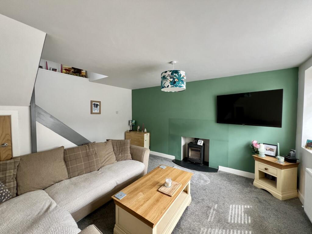 2 Burn Court, Dalry - Williamson and Henry