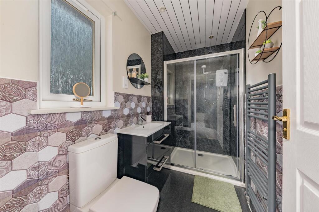 7 Millburn Gardens Dundee-6.JPG