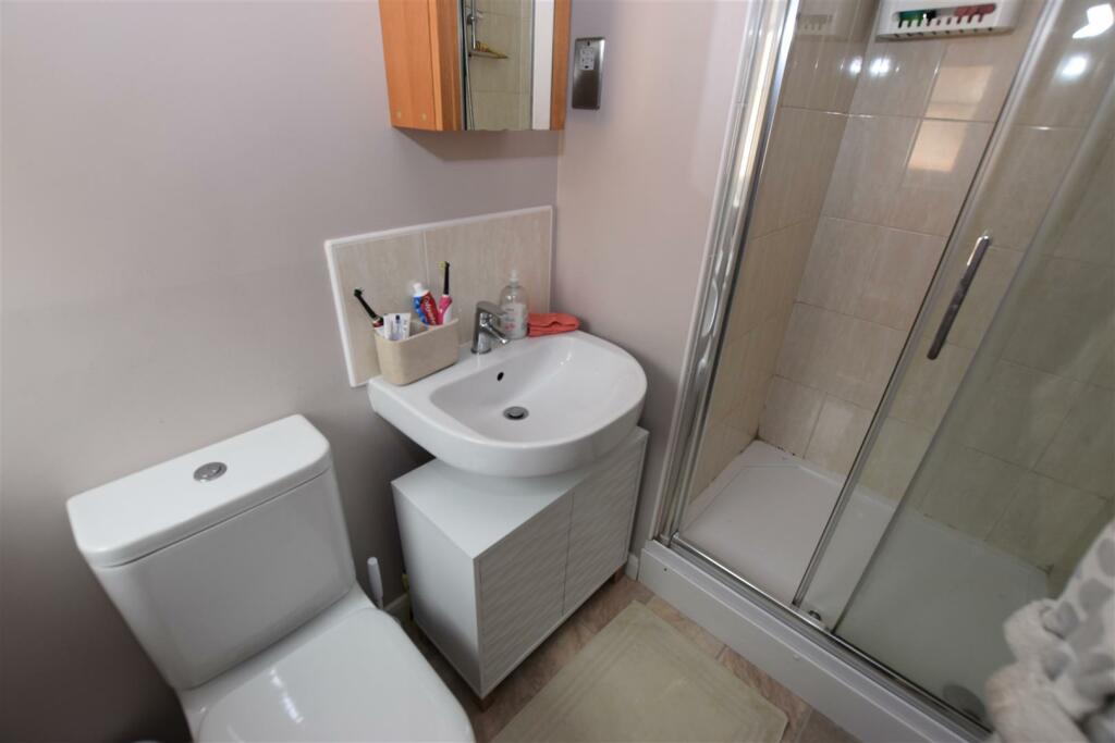 En Suite Shower Room.jpg