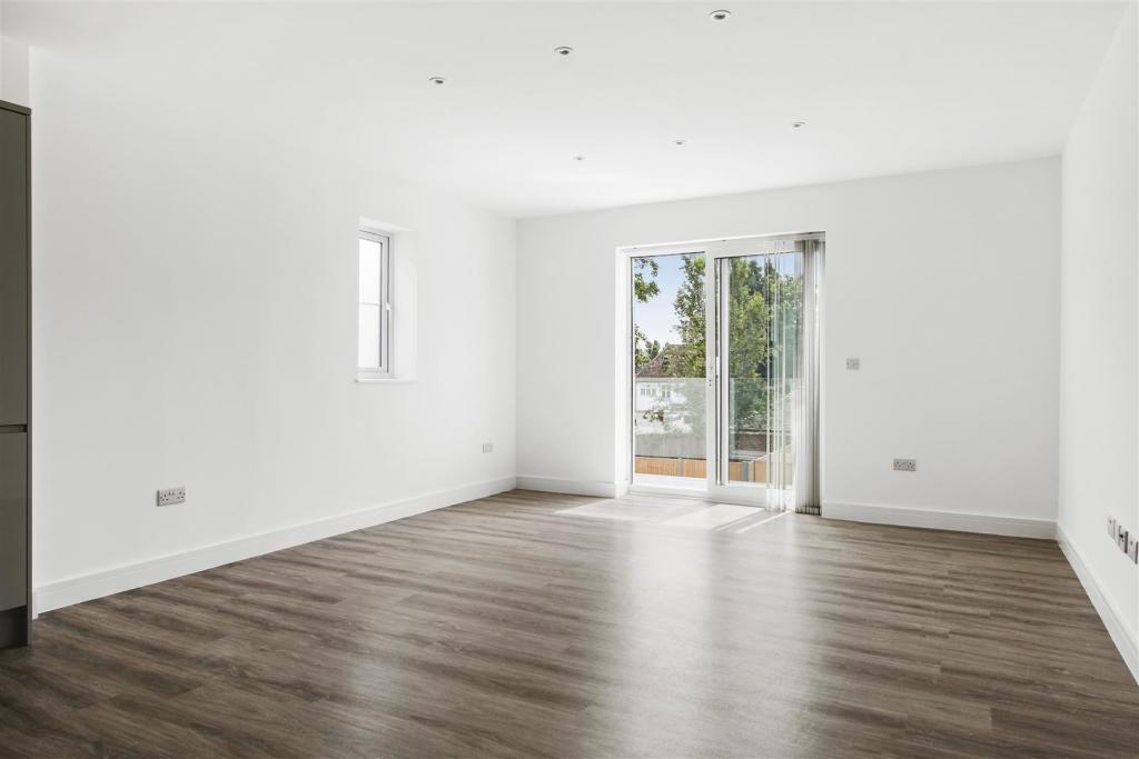 Flats 4, 15-17 Tudor Gardens,  - FvlY2YHzSBb6oCUk6